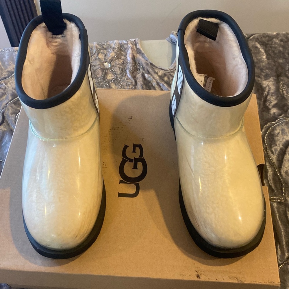 Gently loved UGGS